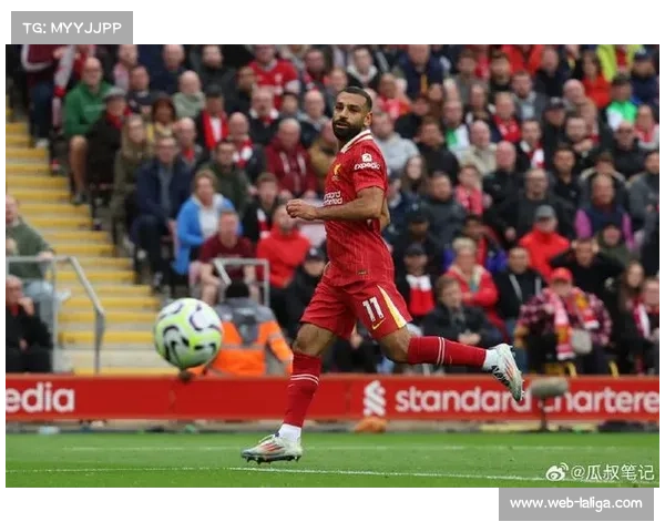 萨拉赫替补席待命引发热议,斯洛特强调团队选择 萨拉赫替补席待命引发热议,斯洛特强调团队选择